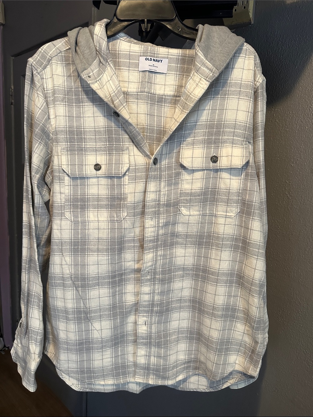 Old Navy Plaid Hooded Button-Up Shirt Jacket in Gray & Cream